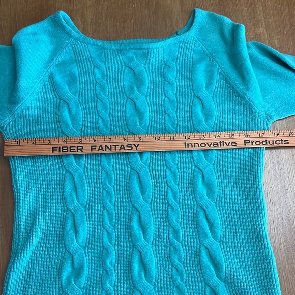 Cyrus Women's long sleeve cable knit sweater, pale mint green, Size M - Picture 13 of 14